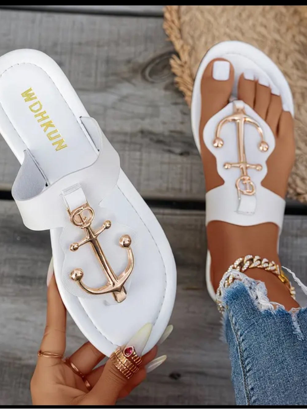 NAUTICAL White & Gold Anchor Thong Accent Sandals  NIB Size 8